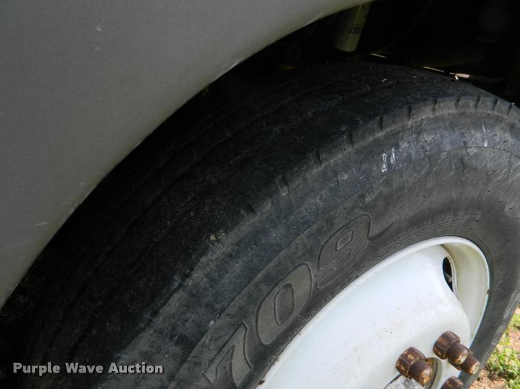 image for item K2582 1990 Ford L9000 grain truck