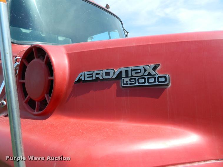 image for item K2582 1990 Ford L9000 grain truck