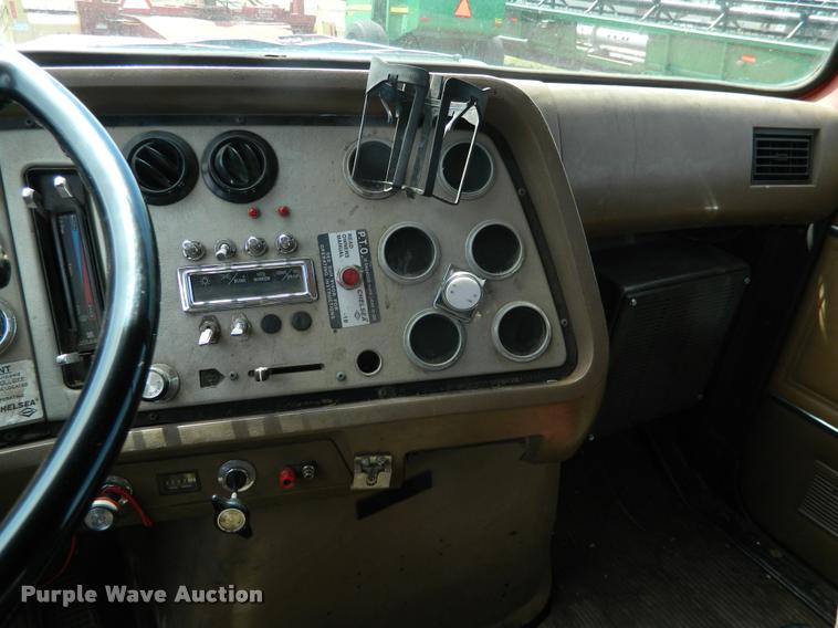 image for item K2582 1990 Ford L9000 grain truck