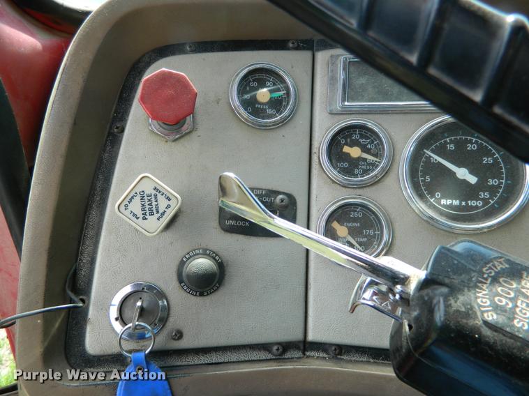 image for item K2582 1990 Ford L9000 grain truck