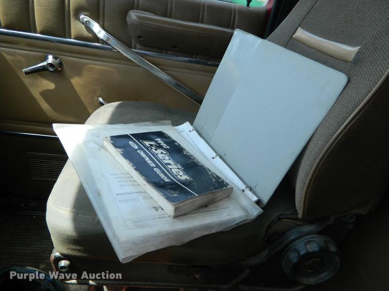 image for item K2582 1990 Ford L9000 grain truck