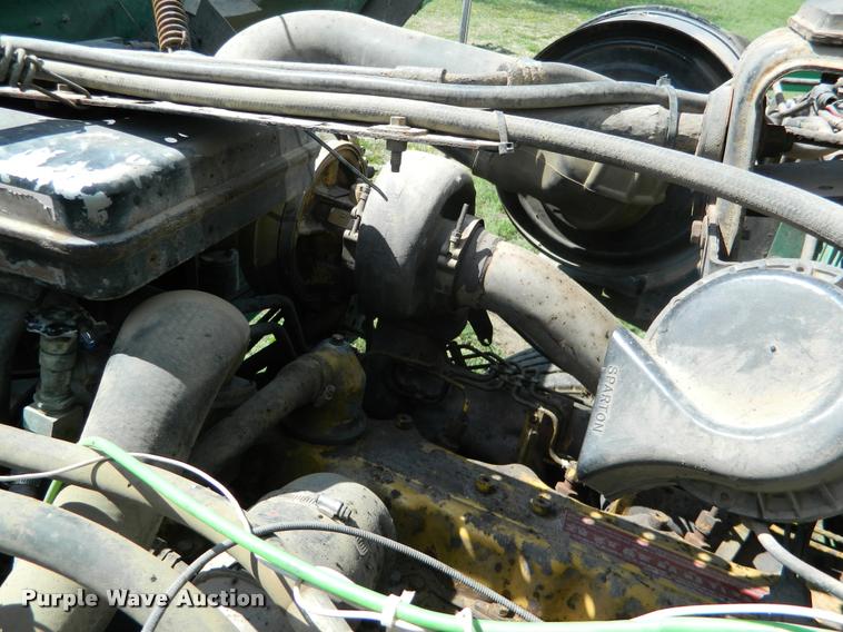 image for item K2582 1990 Ford L9000 grain truck