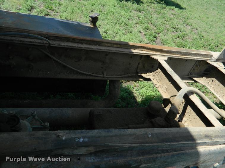 image for item K2582 1990 Ford L9000 grain truck