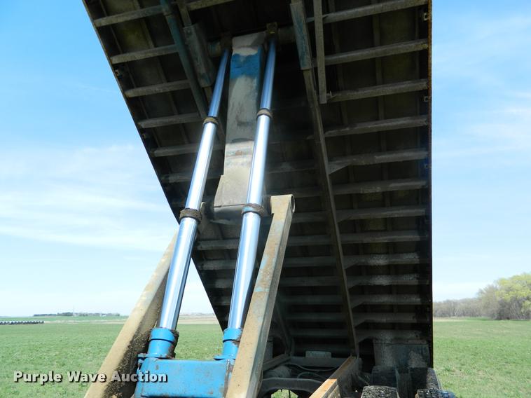 image for item K2582 1990 Ford L9000 grain truck