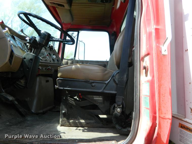 image for item K2582 1990 Ford L9000 grain truck