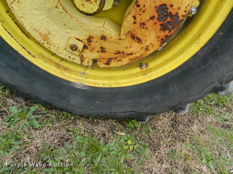 image for item K2594 1979 John Deere 4240 tractor