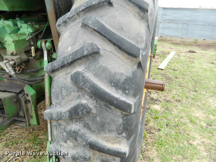 image for item K2594 1979 John Deere 4240 tractor