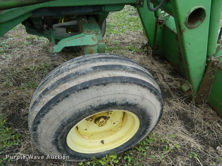 image for item K2594 1979 John Deere 4240 tractor