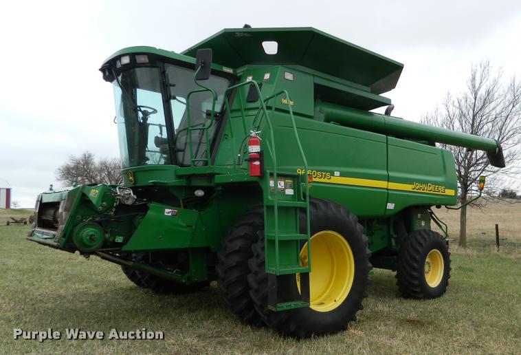 image for item K2601 2004 John Deere 9660 STS combine