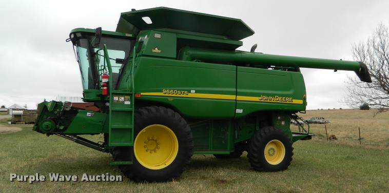 image for item K2601 2004 John Deere 9660 STS combine