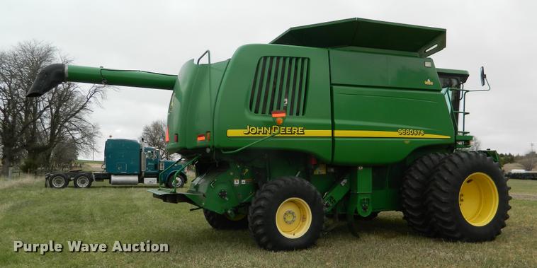image for item K2601 2004 John Deere 9660 STS combine
