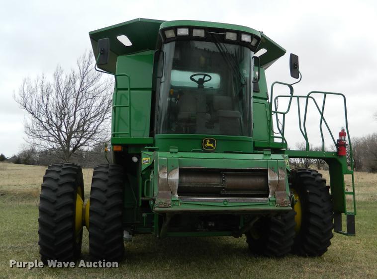 image for item K2601 2004 John Deere 9660 STS combine