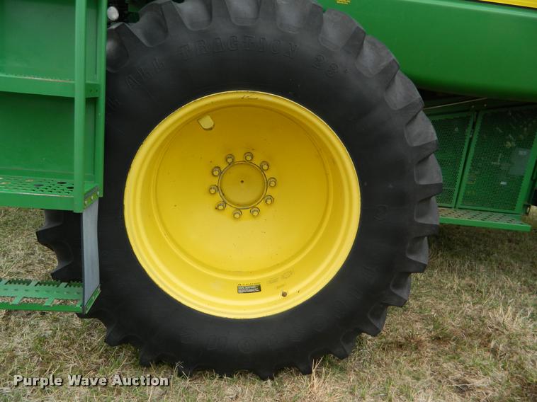 image for item K2601 2004 John Deere 9660 STS combine