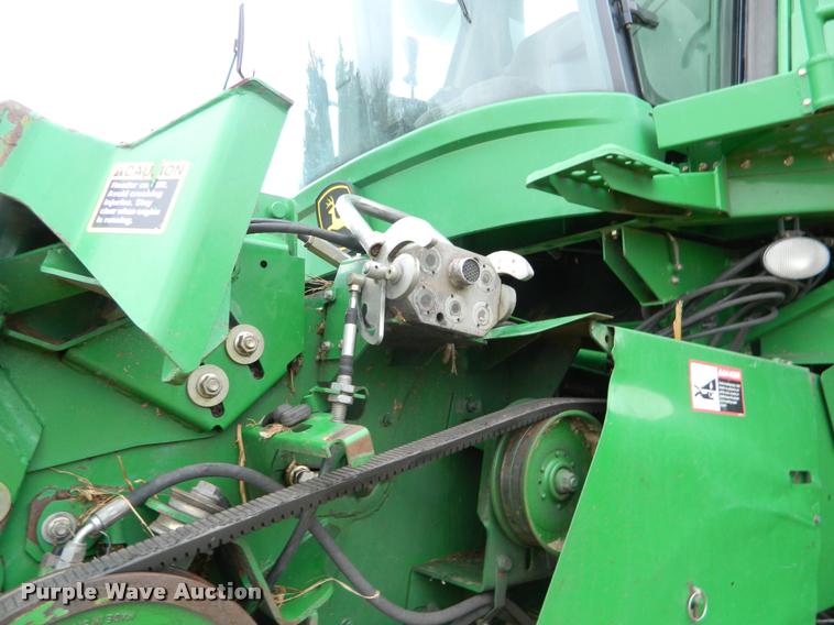 image for item K2601 2004 John Deere 9660 STS combine