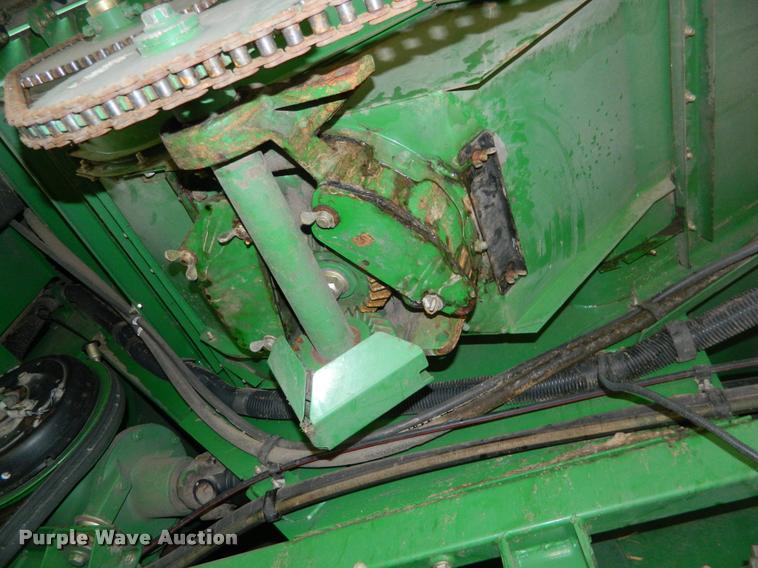 image for item K2601 2004 John Deere 9660 STS combine