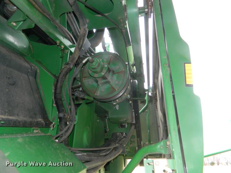 image for item K2601 2004 John Deere 9660 STS combine