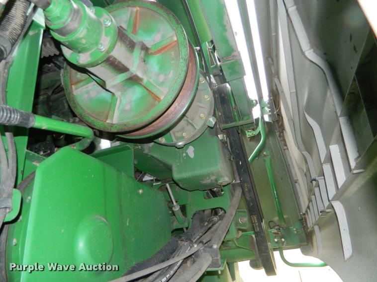 image for item K2601 2004 John Deere 9660 STS combine