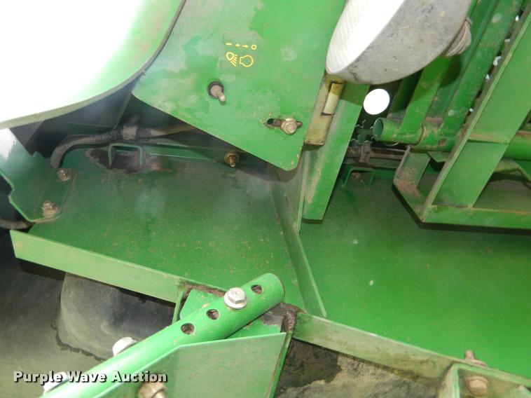 image for item K2601 2004 John Deere 9660 STS combine