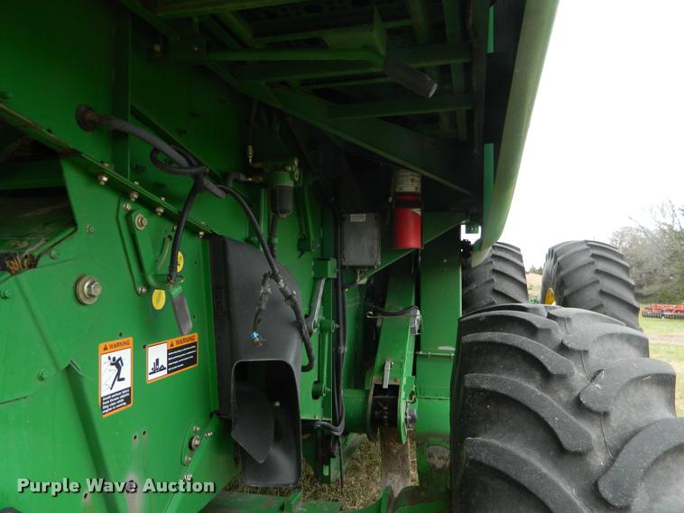 image for item K2601 2004 John Deere 9660 STS combine