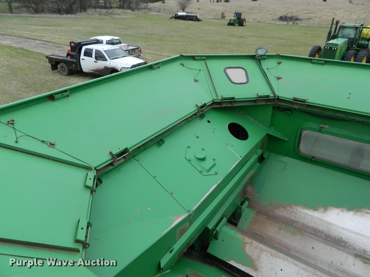 image for item K2601 2004 John Deere 9660 STS combine