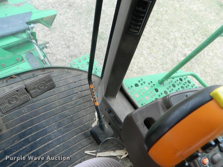 image for item K2601 2004 John Deere 9660 STS combine