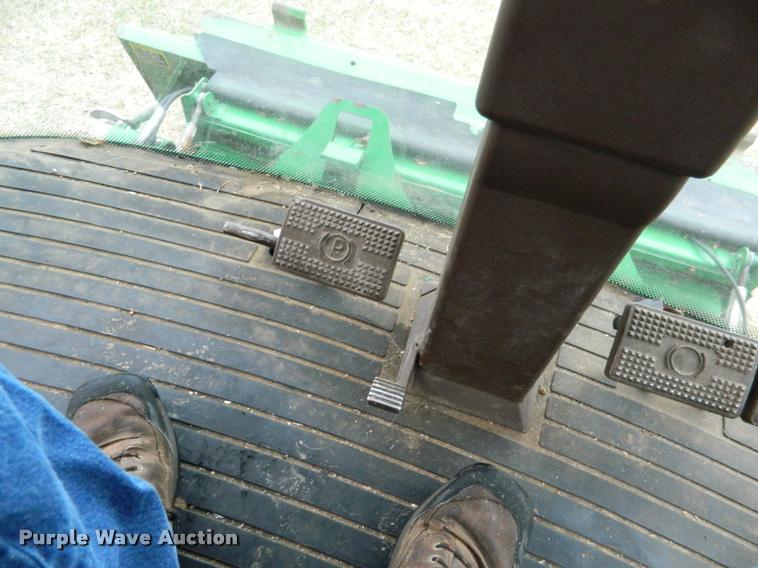 image for item K2601 2004 John Deere 9660 STS combine