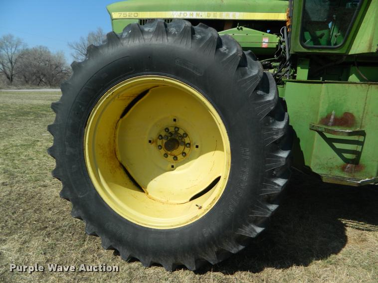 image for item K2636 John Deere 7520 4WD tractor