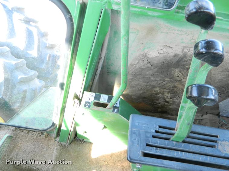 image for item K2636 John Deere 7520 4WD tractor
