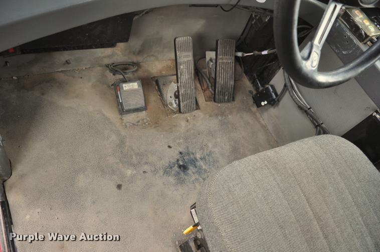 image for item K3994 2003 Case IH FLX3300B self-propelled applicator