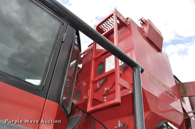 image for item K3994 2003 Case IH FLX3300B self-propelled applicator