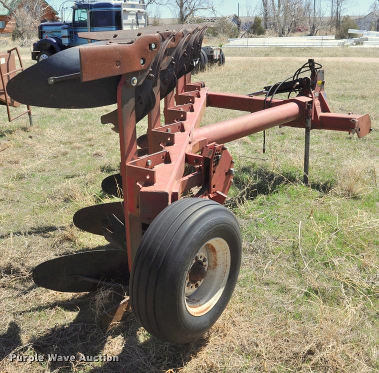 image for item K3997 Case IH rollover plow