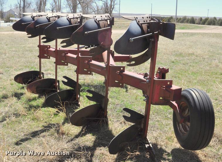 image for item K3997 Case IH rollover plow
