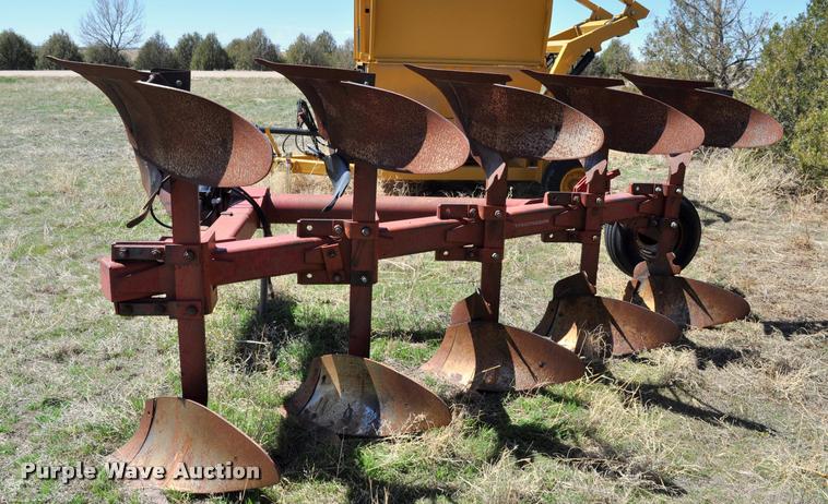 image for item K3997 Case IH rollover plow