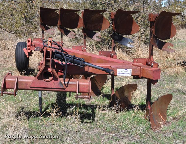 image for item K3997 Case IH rollover plow