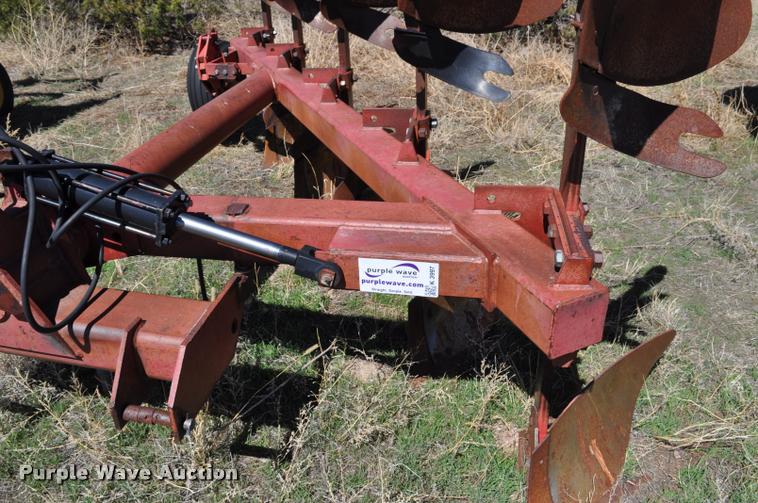 image for item K3997 Case IH rollover plow