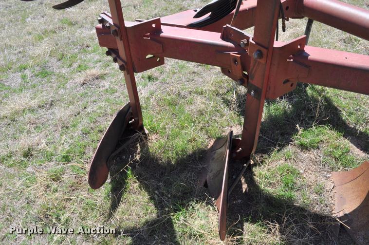 image for item K3997 Case IH rollover plow