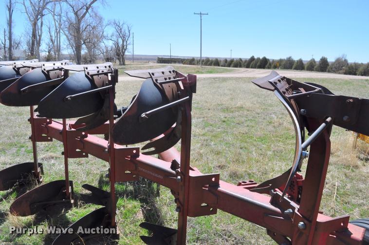 image for item K3997 Case IH rollover plow