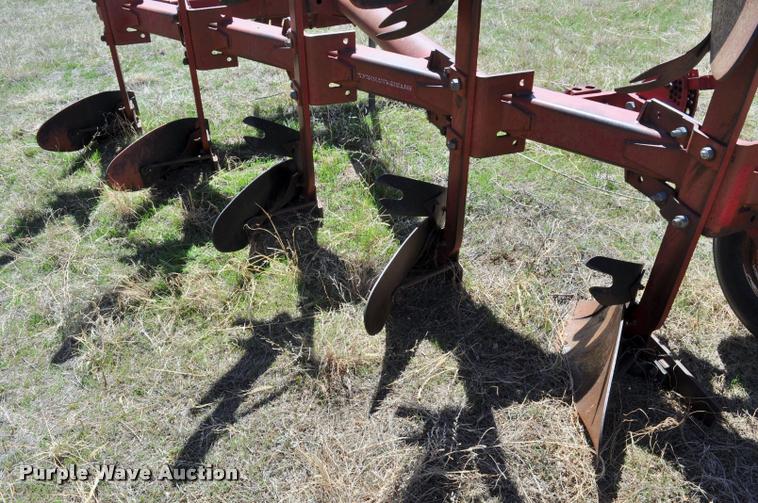 image for item K3997 Case IH rollover plow