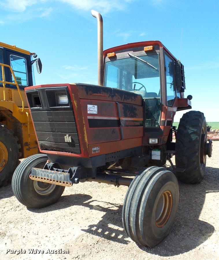 image for item L1542 1981 International 5288 tractor