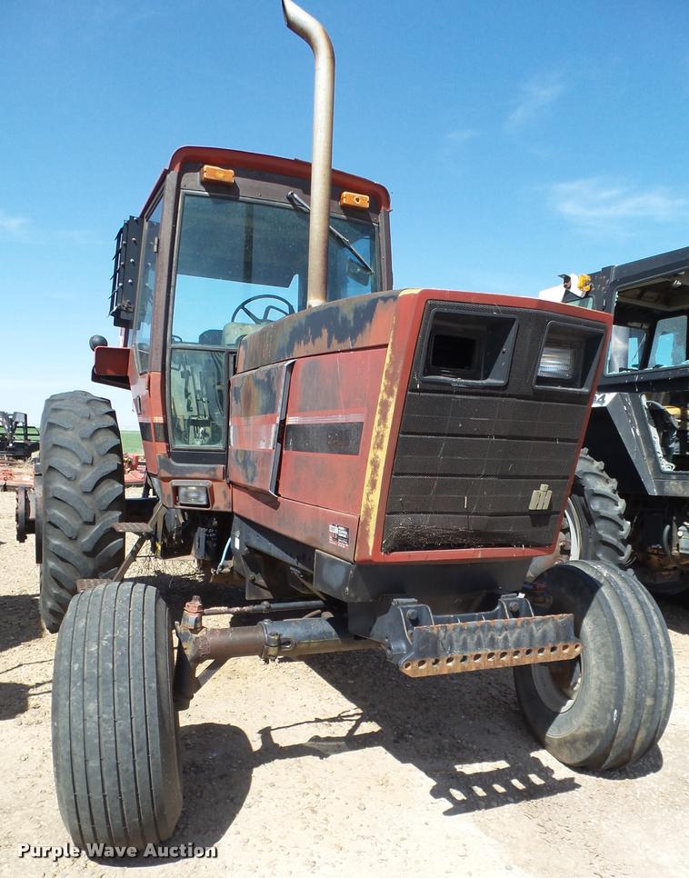 image for item L1542 1981 International 5288 tractor