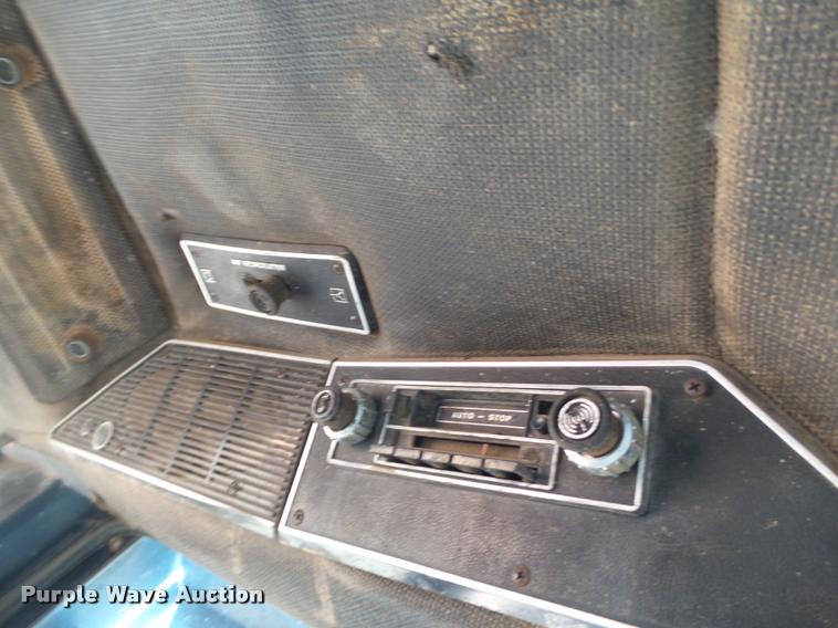 image for item L1542 1981 International 5288 tractor