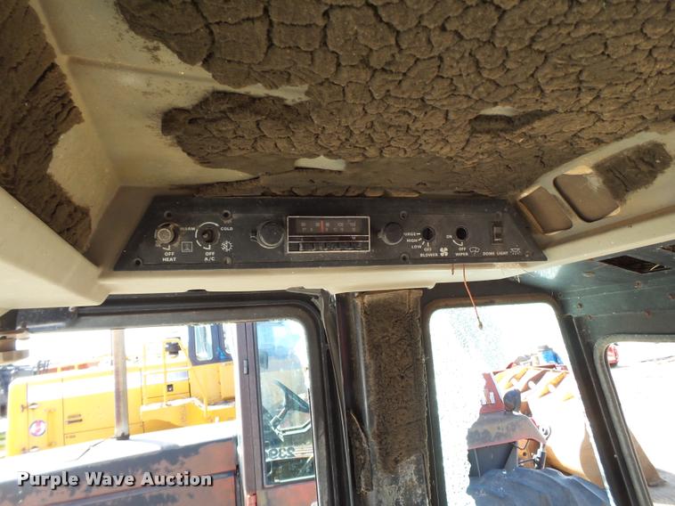 image for item L1543 1983 Case 2394 tractor