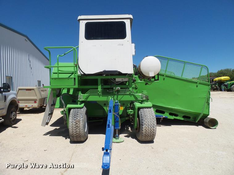 image for item L1546 2001 Ag Bagger MB10012 HyPac silage bagger