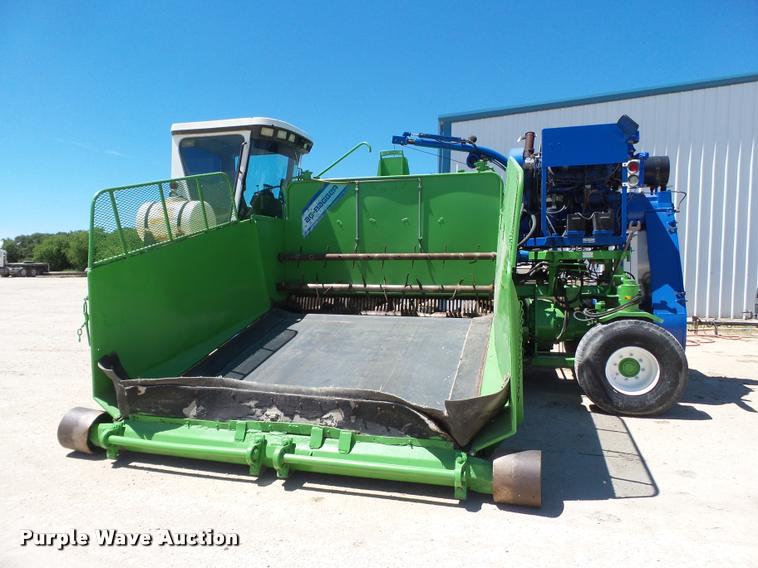 image for item L1546 2001 Ag Bagger MB10012 HyPac silage bagger