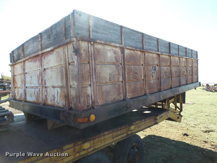 International grain bed in Panhandle, TX Item L1551 sold Purple Wave