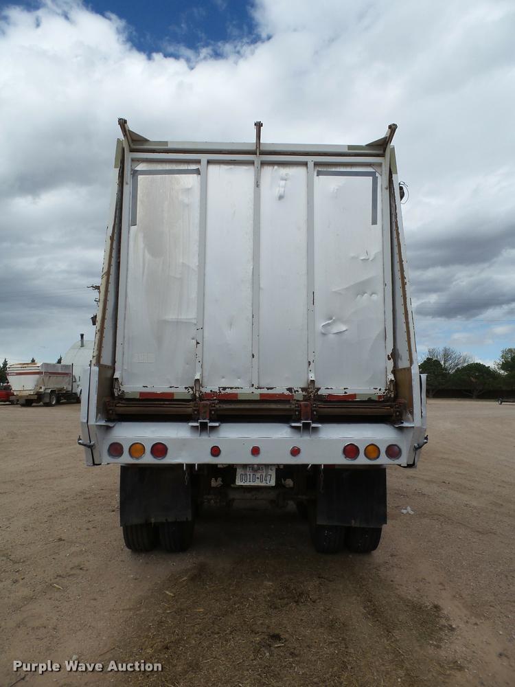 image for item L1553 2002 Imco silage trailer