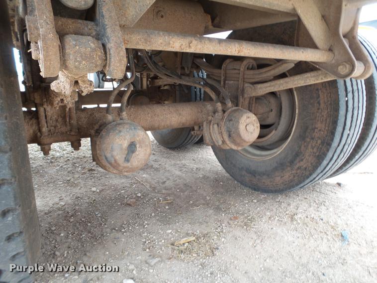 image for item L1553 2002 Imco silage trailer