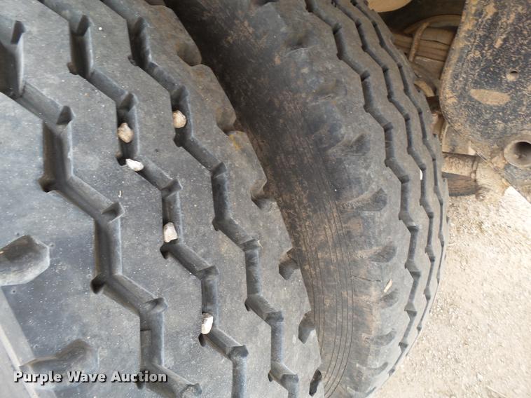 image for item L1553 2002 Imco silage trailer