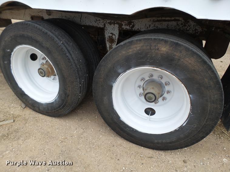 image for item L1553 2002 Imco silage trailer