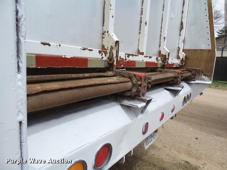 image for item L1553 2002 Imco silage trailer